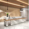 Ik vorm club kassier Solid Wood Beauty Salon Office Restaurant Front Bar Counter Reception Desk met LED -licht